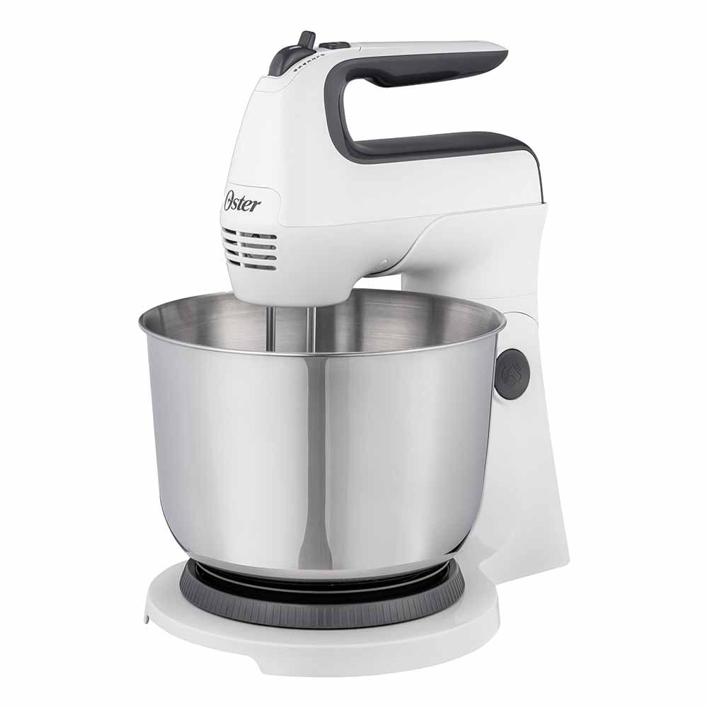 Batidora de mano y pedestal Oster® blanca con acción giratoria única FPSTHS3612