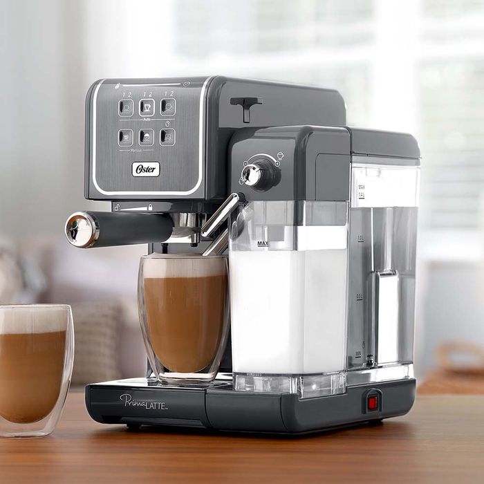 Kit Cafetera automática de espresso plateada Oster® PrimaLatte™ y Molinillo  de café Oster® - osterpe